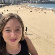 Profesora de diseño bilingüe para estudiantes desde 16 años. Tengo amplia experiencia en diseño de comunicaciones y dirección de arte, con lo que busco integrar lo técnico a la estrategia comunicacional